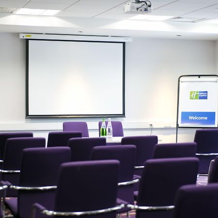 Holiday Inn Express Dunstable, An Ihg Hotel Ngoại thất bức ảnh