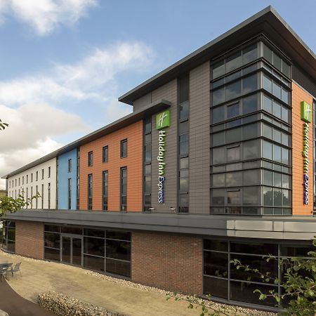 Holiday Inn Express Dunstable, An Ihg Hotel Ngoại thất bức ảnh