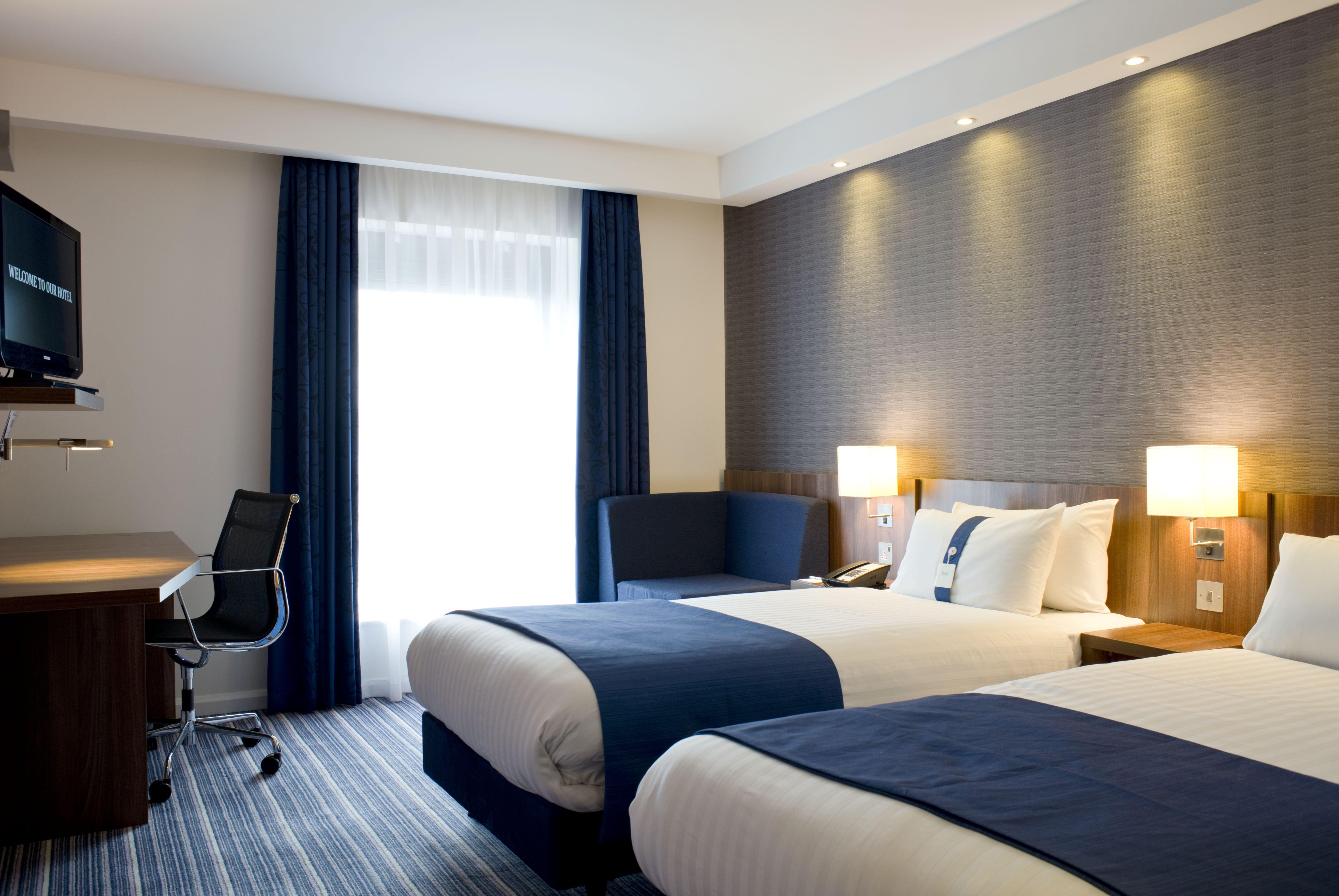 Holiday Inn Express Dunstable, An Ihg Hotel Ngoại thất bức ảnh