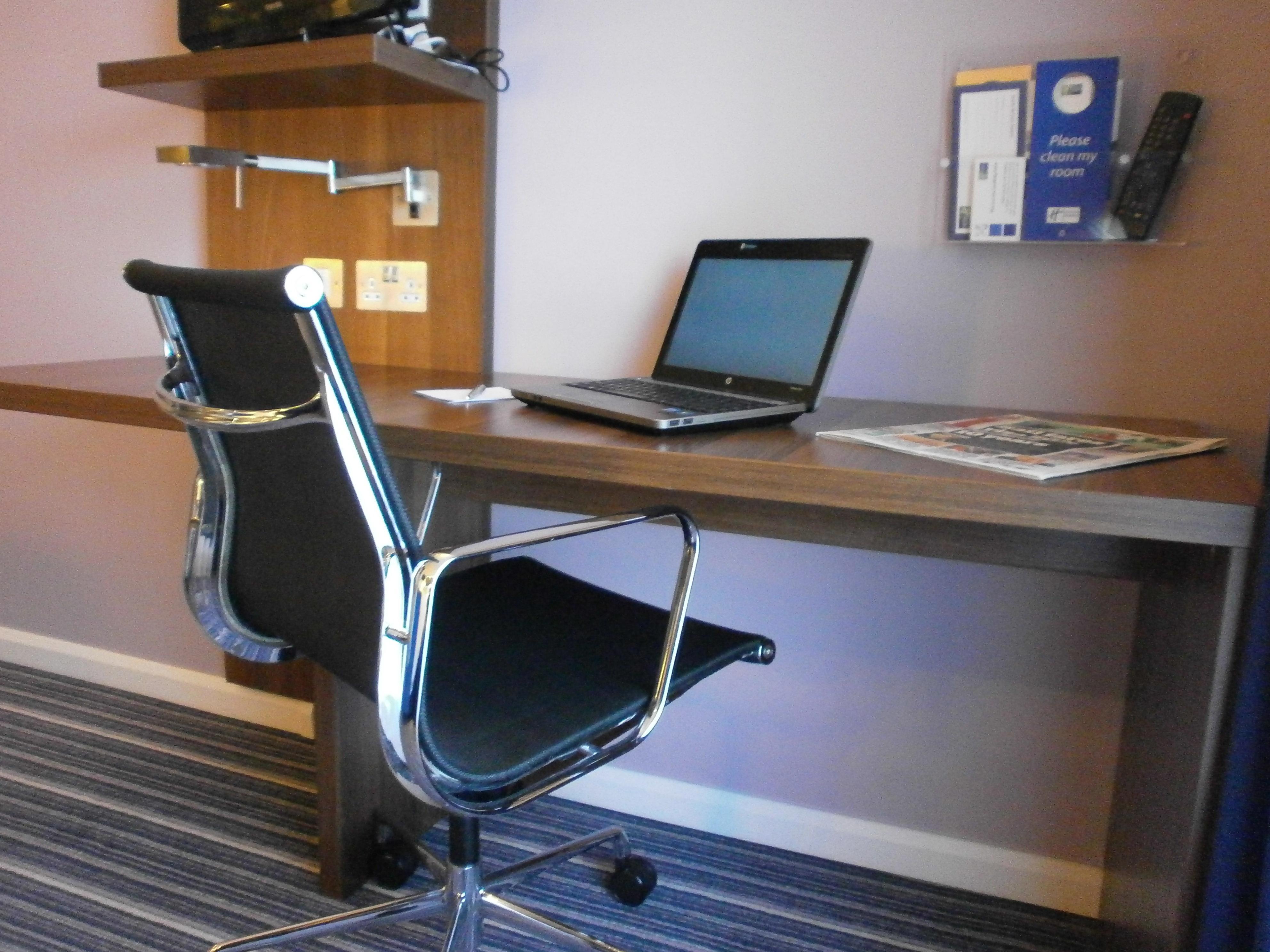 Holiday Inn Express Dunstable, An Ihg Hotel Ngoại thất bức ảnh