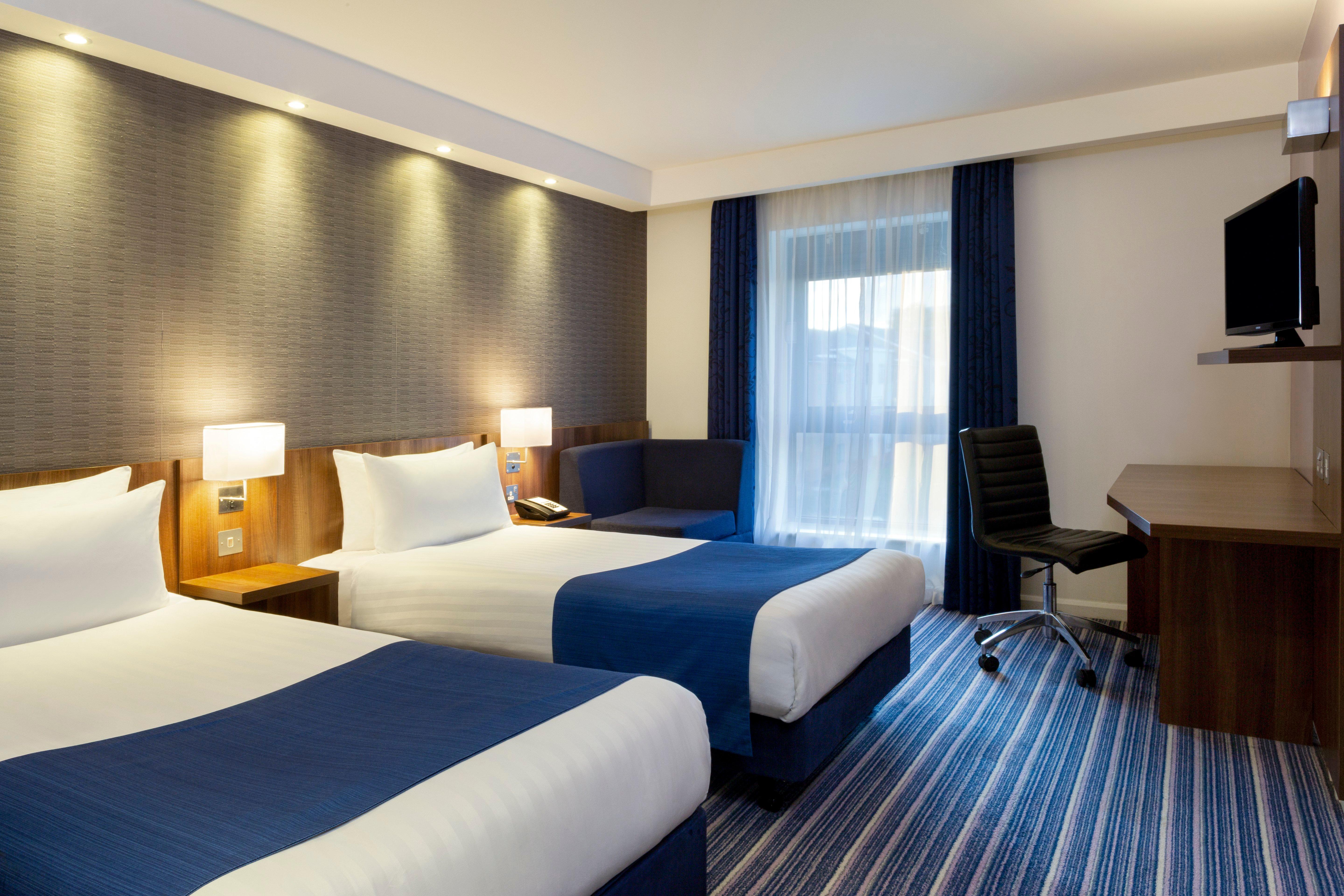 Holiday Inn Express Dunstable, An Ihg Hotel Ngoại thất bức ảnh