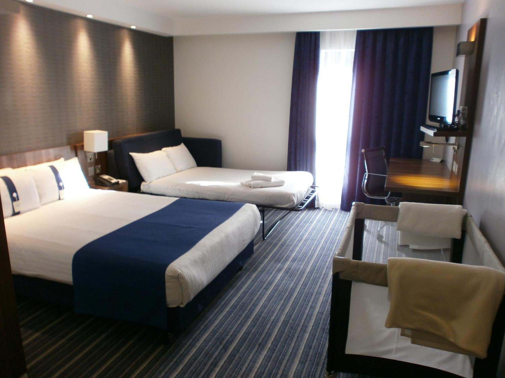 Holiday Inn Express Dunstable, An Ihg Hotel Ngoại thất bức ảnh