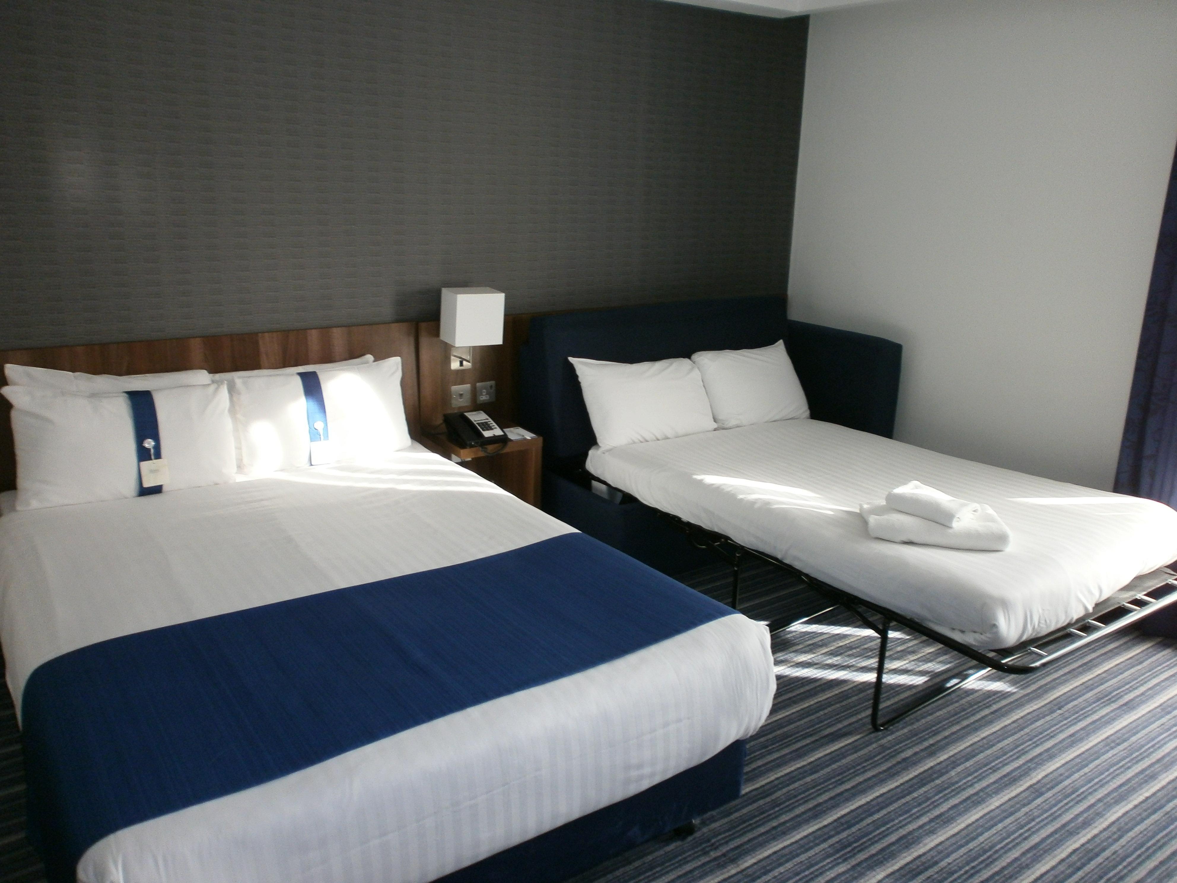 Holiday Inn Express Dunstable, An Ihg Hotel Ngoại thất bức ảnh