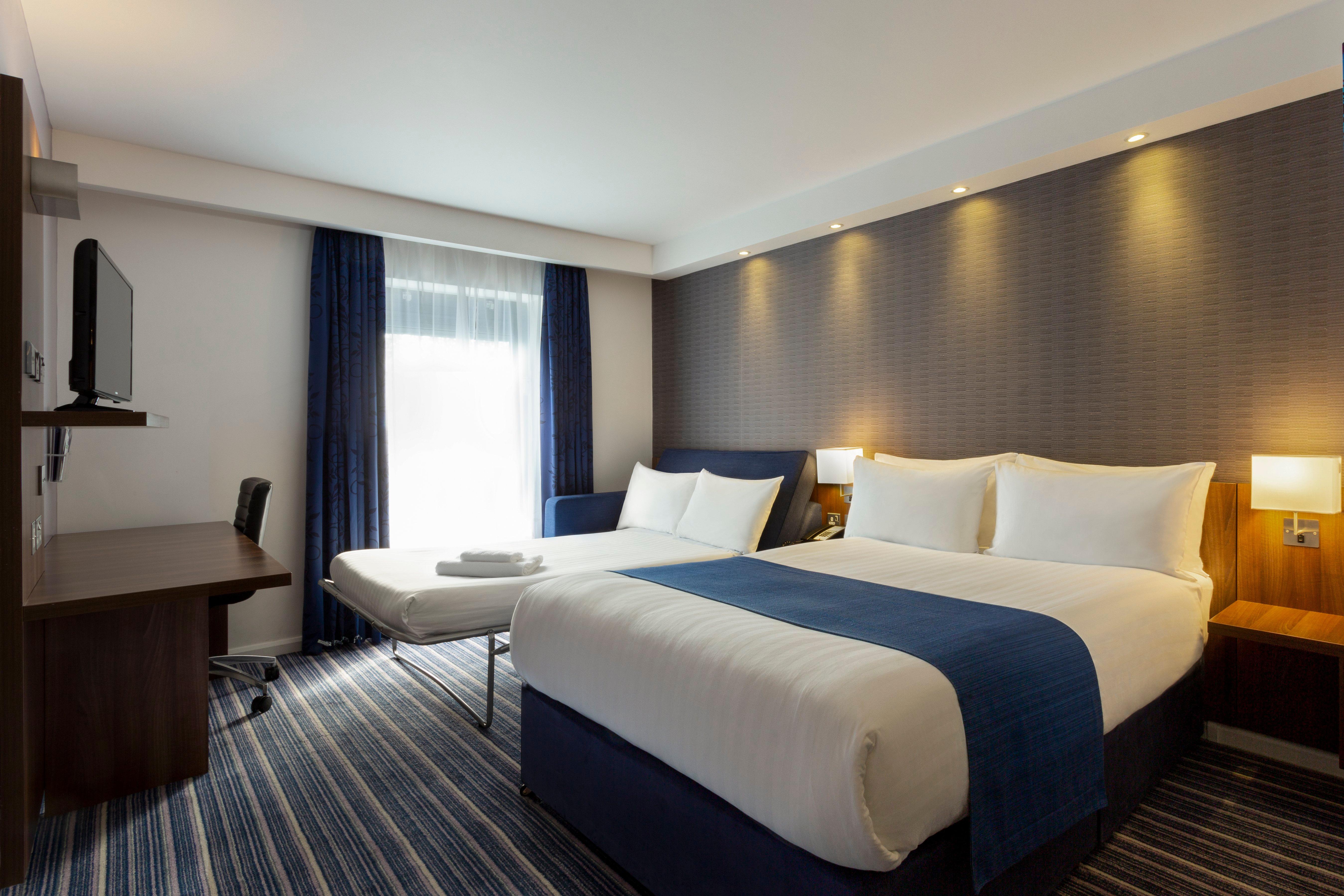 Holiday Inn Express Dunstable, An Ihg Hotel Ngoại thất bức ảnh