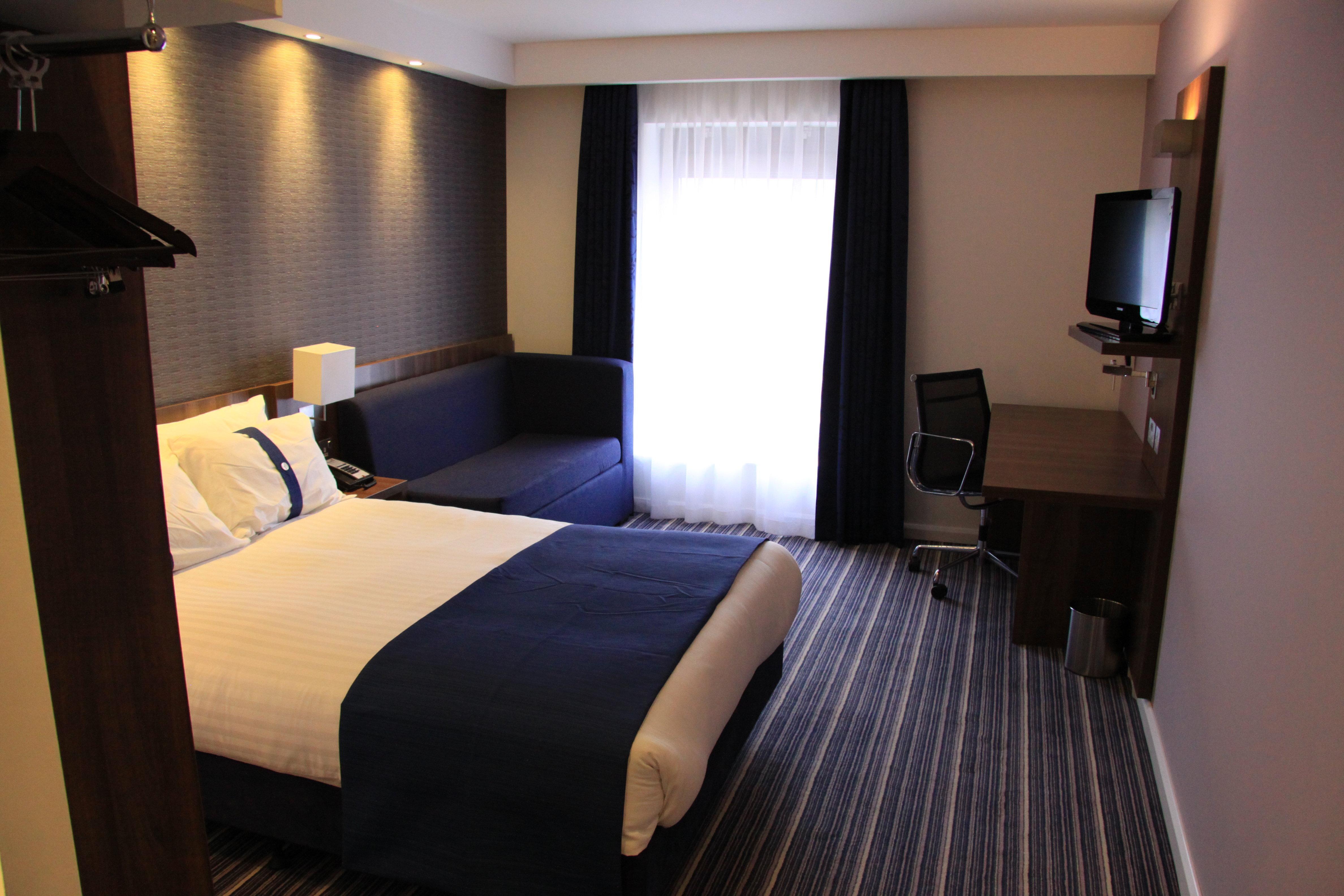Holiday Inn Express Dunstable, An Ihg Hotel Ngoại thất bức ảnh