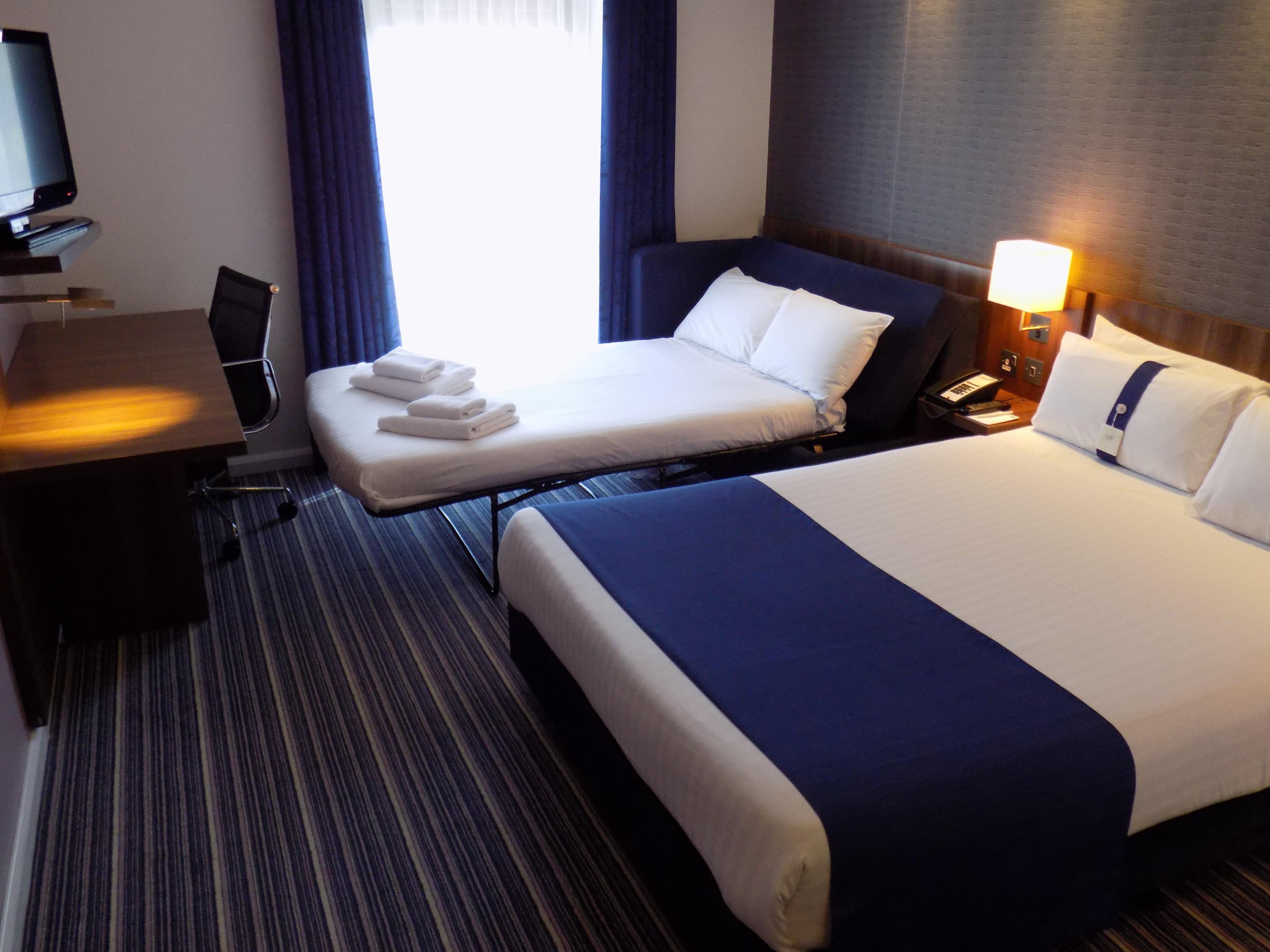 Holiday Inn Express Dunstable, An Ihg Hotel Ngoại thất bức ảnh