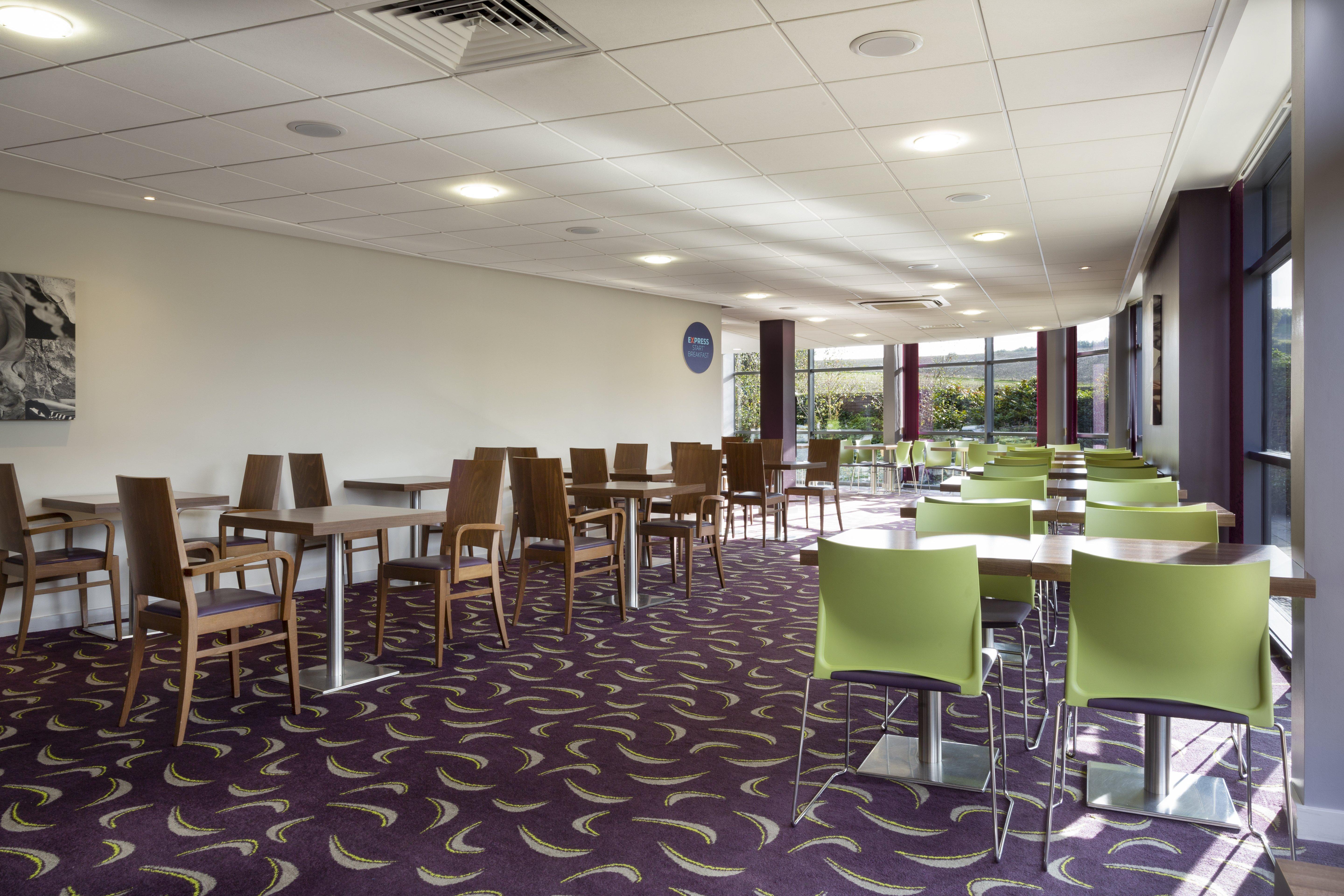 Holiday Inn Express Dunstable, An Ihg Hotel Ngoại thất bức ảnh