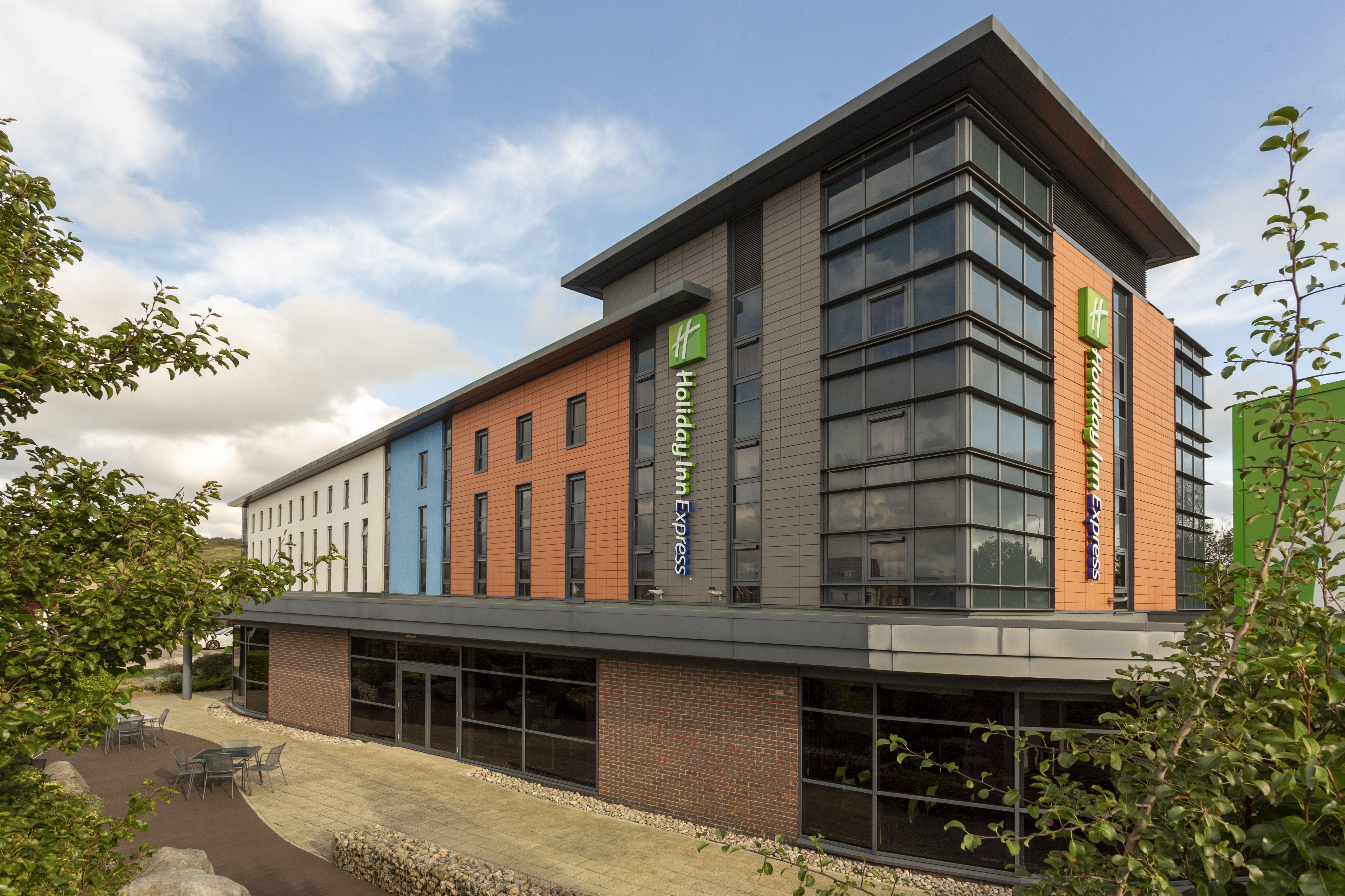 Holiday Inn Express Dunstable, An Ihg Hotel Ngoại thất bức ảnh