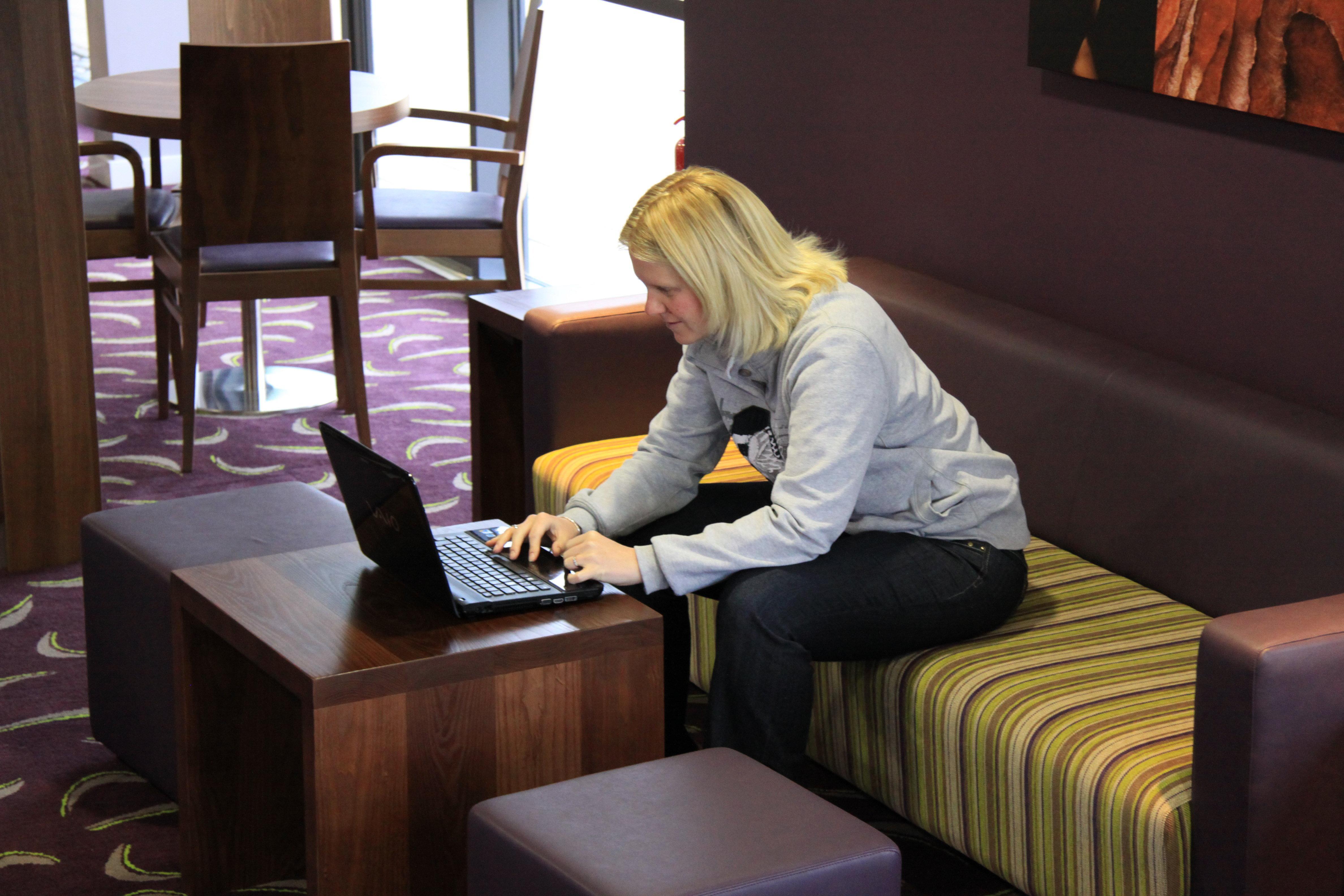 Holiday Inn Express Dunstable, An Ihg Hotel Ngoại thất bức ảnh