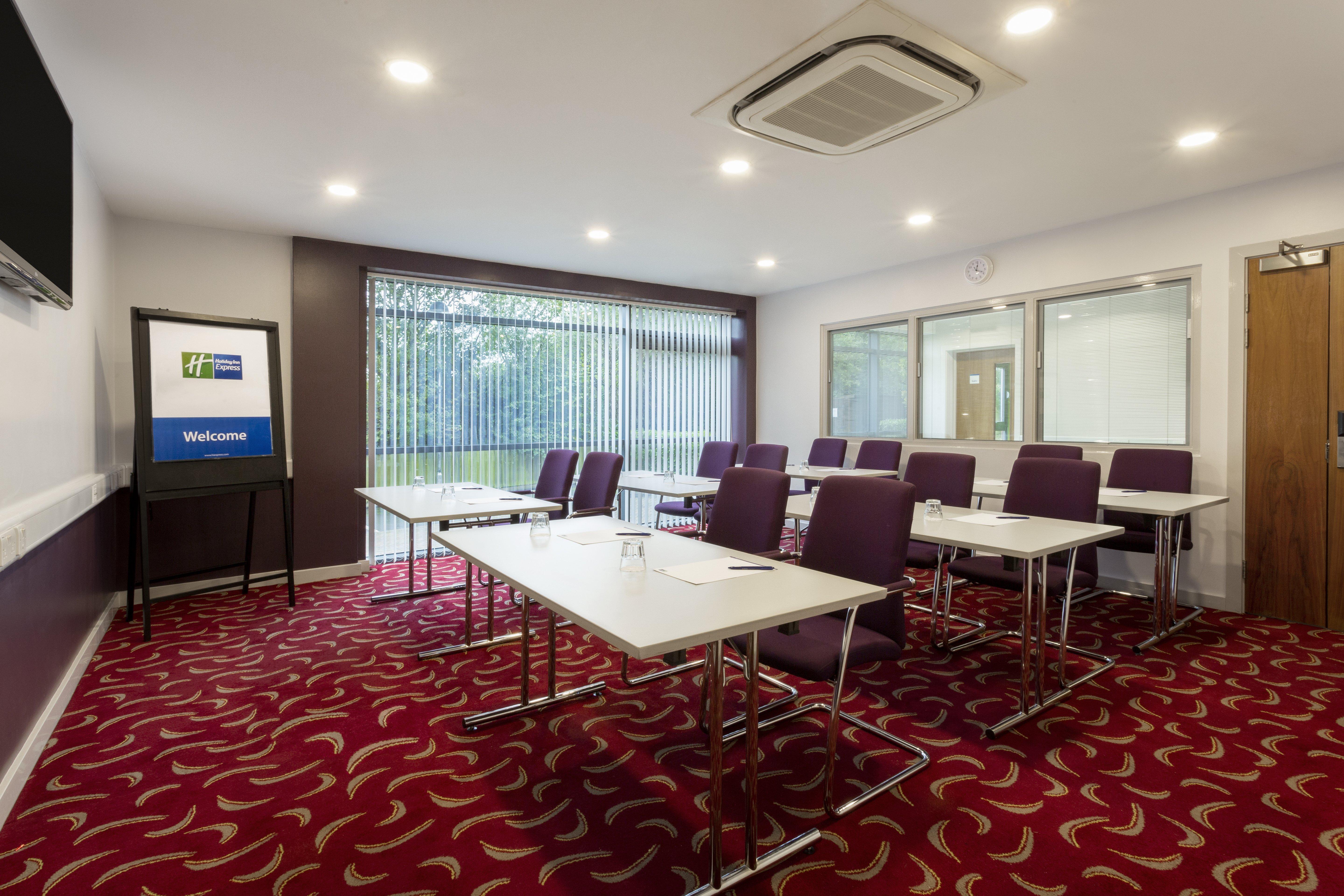 Holiday Inn Express Dunstable, An Ihg Hotel Ngoại thất bức ảnh