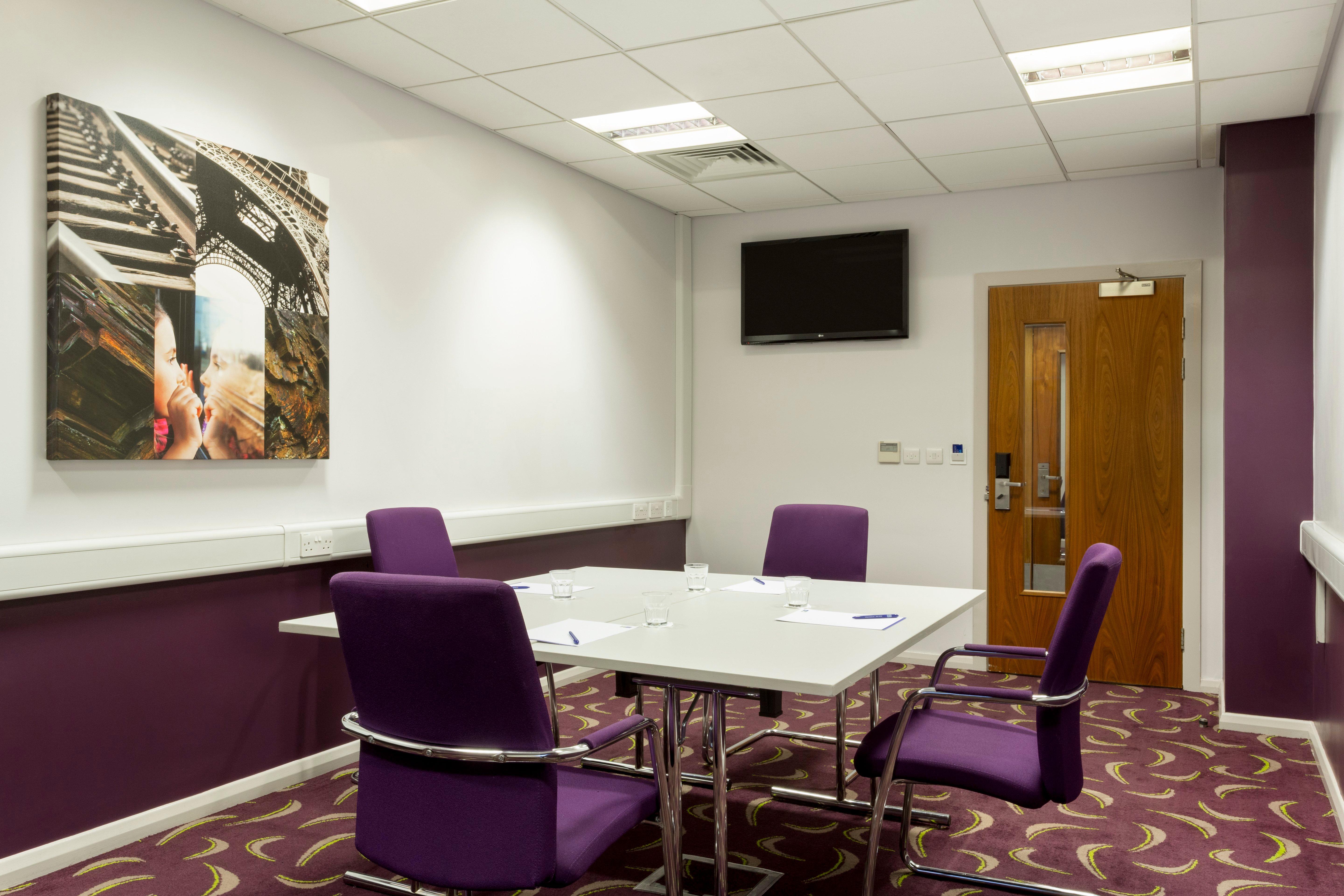 Holiday Inn Express Dunstable, An Ihg Hotel Ngoại thất bức ảnh