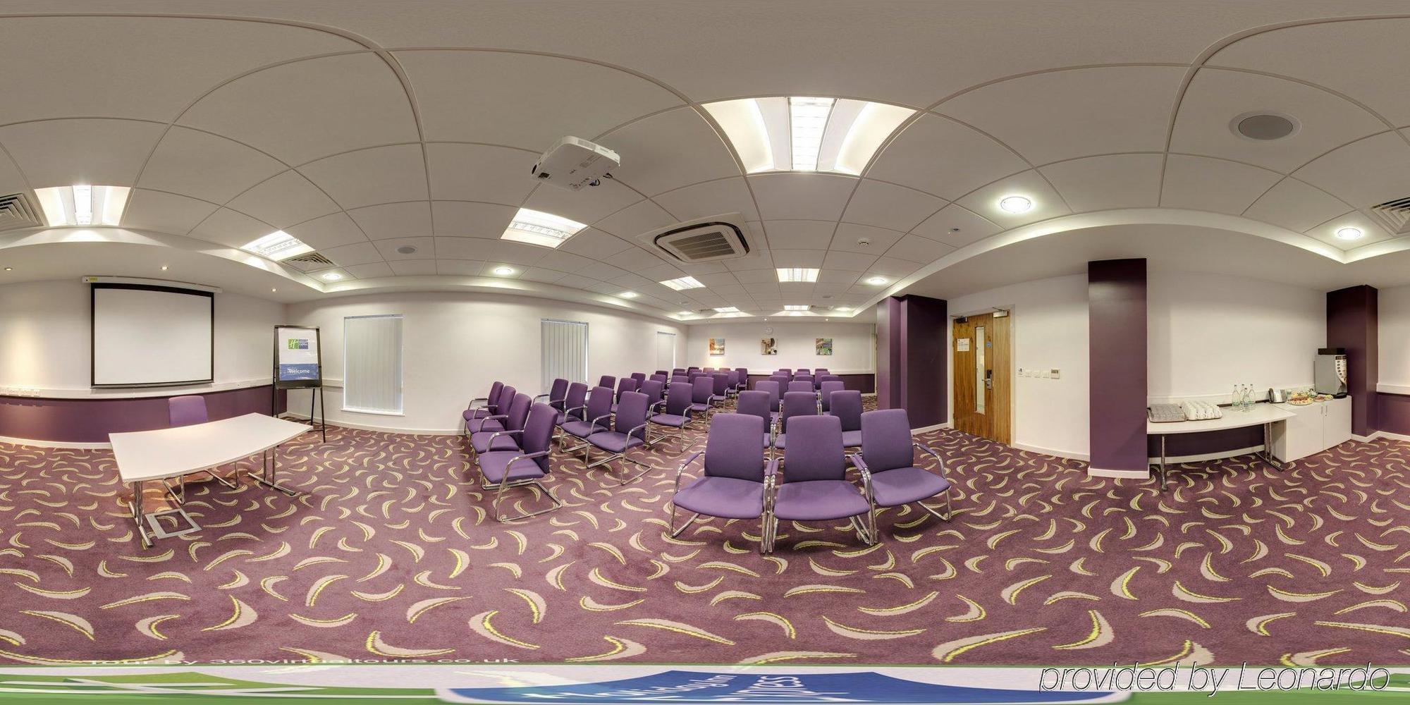 Holiday Inn Express Dunstable, An Ihg Hotel Ngoại thất bức ảnh