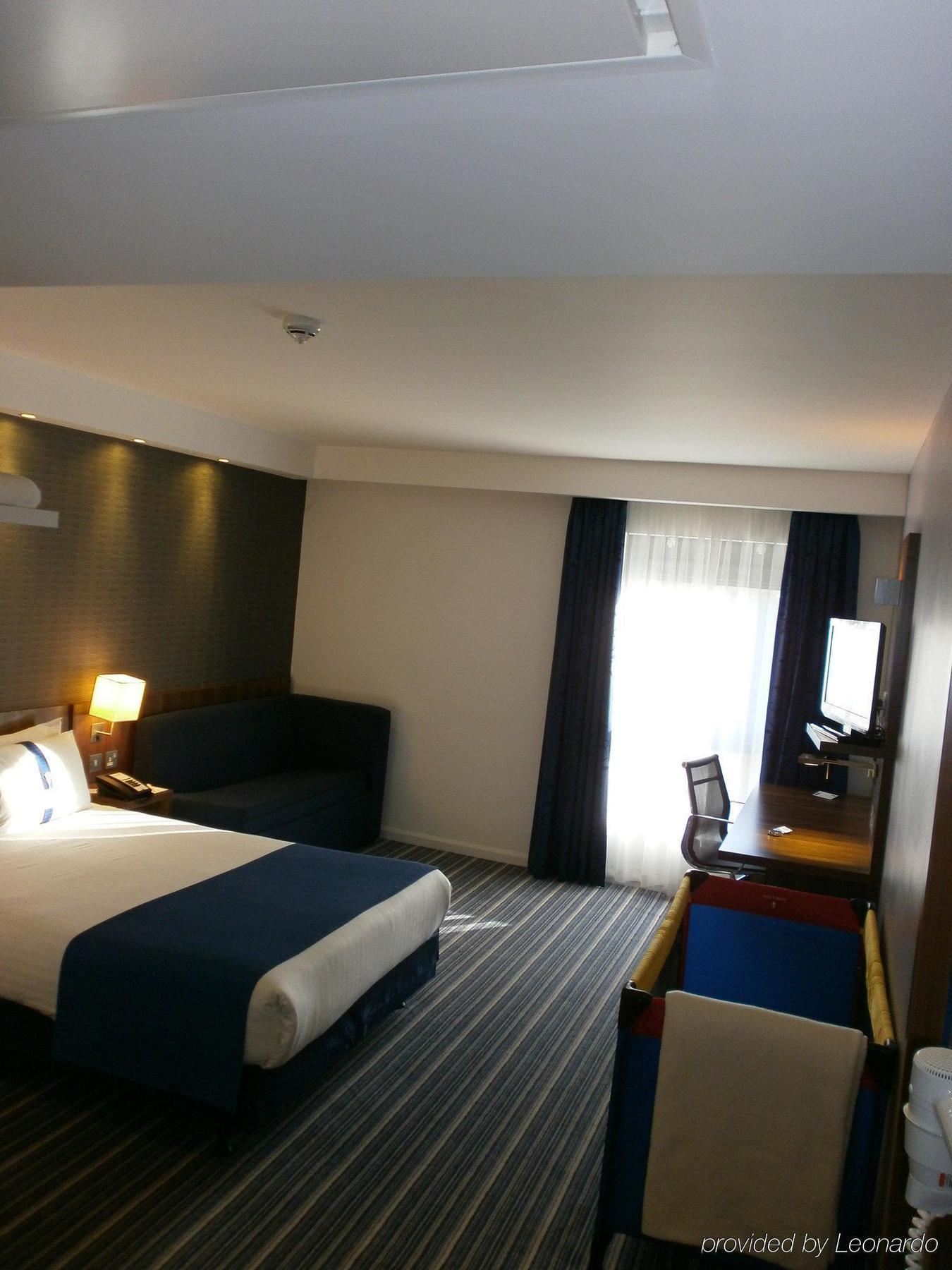 Holiday Inn Express Dunstable, An Ihg Hotel Ngoại thất bức ảnh