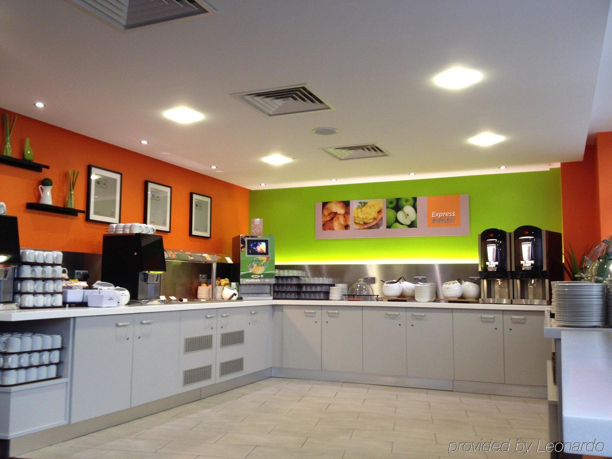 Holiday Inn Express Dunstable, An Ihg Hotel Ngoại thất bức ảnh