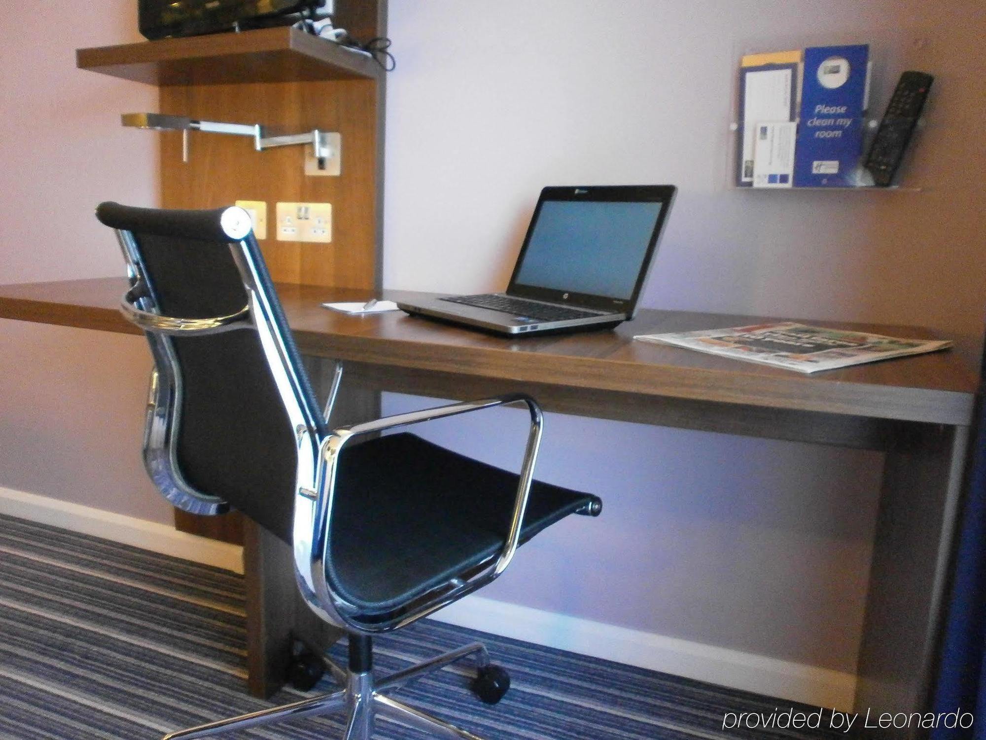Holiday Inn Express Dunstable, An Ihg Hotel Ngoại thất bức ảnh