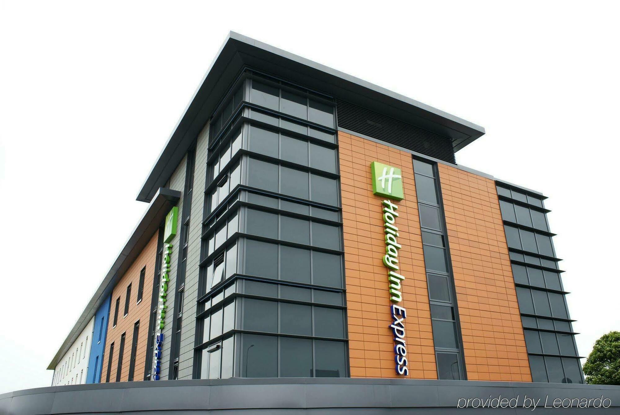 Holiday Inn Express Dunstable, An Ihg Hotel Ngoại thất bức ảnh